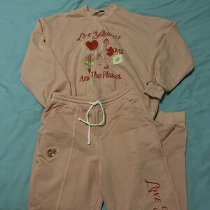 Dippin Daisy’s Sweatsuit 🌸🌸